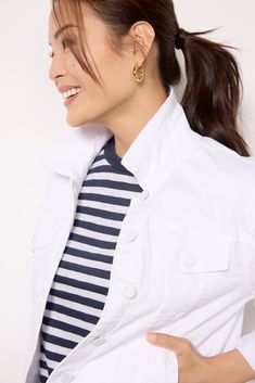 The perfect layer for any look, the Julia jean jacket by Kut From The Kloth is crafted in soft stretch denim with pockets at the chest and sides. The bright white wash pairs well with your favorite jeans, trousers, and dresses. Brand Style Guide, Short Waist, Fashion 101, And Dresses, Fall Shopping, Tee Dress, Work Fashion, Fashion Flats, Fall Trends