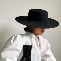 FREE SHIPPING ON ALL ORDERS OVER $50 | 100% SATISFACTION GUARANTEED Click "ADD TO CART" To Get Yours Now | Up To 60% OFF✨ Elevate your style with Arimonz French Women's Wide Brim Fedora Hats. This chic and elegant hat features a big wide brim and a flat top, crafted from high-quality felt. Perfect for adding a touch of sophistication to any outfit, this fedora combines classic French fashion with modern elegance. Features: 📌 Big Wide Brim: Offers excellent sun protection📌 Designed for a comfor Fedora Hat Winter, Fedora Hat Style, Wide Brim Felt Hat, Woolen Tops, Flat Top Hat, Winter Flats, Bucket Hat Women, Hepburn Style, Wide Brim Fedora