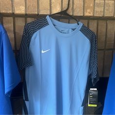 Nike Lightweight Short Sleeve Nwt Shirts Nike, Lightweight Shorts, Nike Blue, Nike Shirts, Men's Nike, Nike Men, Color Blue, Tee Shirts, Mens Shirts