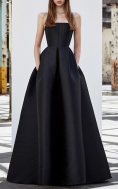 Dress Everyday, Western Apparel, Hourglass Silhouette, Alex Perry, Ladies Gown, Leather Dresses, Elie Saab, Classy Dress, Beautiful Gowns