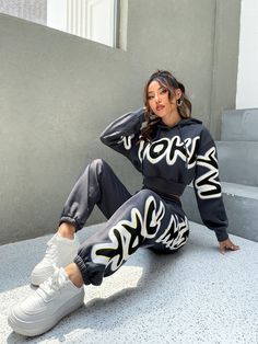 Gris Oscuro Casual Collar manga larga  Letras  Embellished Estiramiento medio Hoodie Set Outfit Women, Bodysuit And Sweatpants Outfit, Sweatpants Outfit Baddie, Target Outfits, Summer Hoodies, Ropa Hip Hop, Sweats Outfit, Drop Shoulder Hoodie, Outfit Styling