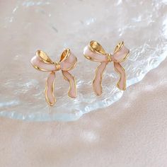 These adorable bow stud earrings are the perfect accessory for adding a touch of elegance and femininity to any outfit. Crafted from durable alloy with stainless steel ear needles, these earrings are designed for both style and comfort. The delicate bow shape with an enamel finish and gold-toned details adds a chic, whimsical touch to your jewelry collection. Whether you're dressing up for a special occasion or adding a cute accent to your everyday look, these lightweight earrings are a versatil Ribbon Earrings, Preppy Gifts, Oil Drop, Preppy Jewelry, Winter Earrings, Earrings Trendy, College Station, Bow Jewelry, Jewelry Lookbook