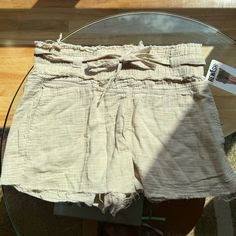 Perfect Condition Offer!! I Want This Gone Summer Cotton Bottoms In Neutral Color, Summer Cotton Shorts In Neutral Color, Neutral Cotton Summer Shorts, Khaki Cotton Shorts For Vacation, Spring Cotton Neutral Shorts, Spring Neutral Cotton Shorts, Casual Cream Cotton Shorts, Neutral Cotton Shorts For Summer, Brown Cotton Shorts For Day Out