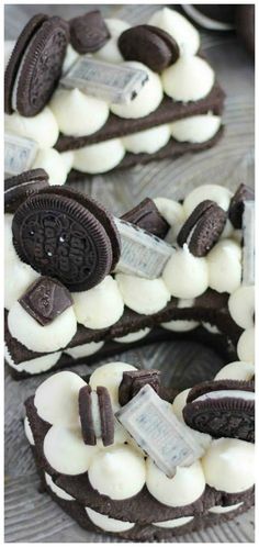 oreo cookies and cream sandwiches are arranged in the shape of an ice cream sandwich