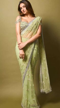 Palak Tiwari, Indian Wedding Gowns, Simple Sarees, Ethnic Looks, Green Saree, Elegant Saree