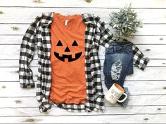 Jack-o-Lantern T-Shirt Pi Shirt, Cute Halloween Outfits, Christian Halloween, Pijamas Women, Happy Halloween Shirt, Halloween Top, Pumpkin Face, Costume Shirts, Sister Shirts