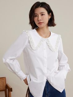 This is a feminine and romantic shirt by LANGSON that is made out of high quality cotton and spandex blend fabric. With design detail of regular silhouette and unique dolly collar with lace, it gives a trendy and feminine look. - Regular silhouette- Shirring detail on cuffs and shoulder for puffed sleeves- Feminine and modern mood White Collared Feminine Blouse, Chic White Tops With Detachable Collar, Chic White Top With Detachable Collar, Collared Ruffle Shirt, Spring Tops With Lace Doll Collar, Cute Collar Tops For Daywear, Cute Lace Collar Tops For Workwear, Spring Top With Lace Doll Collar, Spring Tops With Lace And Doll Collar