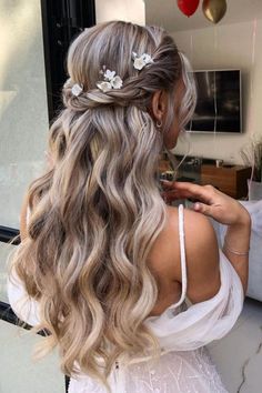 #zicxa-photos #zicxa #images #background #wallpaper #freepik #shutterstock #VN Down Prom Hair, Half Up Half Down Prom, Prom Hair Updo, Wedding Hair Down, Hair Images, Summer Hair Color, Pixie Hairstyles, Half Up Half Down, Hair Dye