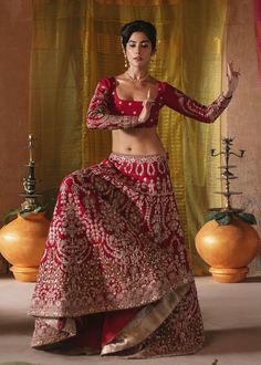 Maroon Lehenga Bridal Choli Pakistani Wedding Dresses represent one of the most note-worthy structures within the fort, alamgir Palace. Maroon Lehenga Choli: With high-rise elephant doors and faded turquoise, this bridal ensemble consists of a long shirt with asymmetrical side buttons and a shirt generously embellished with gold dabka, chorsi & sitar work uplifted by bird motifs and side embellished buttons on kameez and heavy ghera of bridal red choli. Bridal Maroon Lehenga: A dual-toned leheng