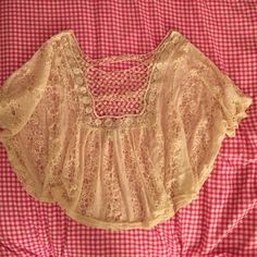 Cream Colored Lace Boho Top, Beautiful , Casual Look. Wear With Strappy Bralette. Great With Jean Shorts Or Long , Flowy Skirt. Size Small Summer Festival Lace Blouse, Vintage Crop Top For Beach, One Size Lace Top For Spring, Flowy Shirts, Long Flowy Skirt, Hippie Top, Hippie T Shirts, Earthy Outfits, Strappy Bralette