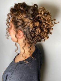 Curly Bridal Hair, Curly Hair Up, Bun With Curls, Curly Bun Hairstyles, Competition Hair, Curly Wedding Hair, Cute Curly Hairstyles, Curly Hair Updo, Dance Hairstyles