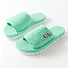 The Women's Original Terry Towelling Slide Combines The Softness Of A Beach Towel With The Comfort Of A Lightweight Moulded Footbed. Crafted From Moisture-Absorbing Terry Towelling, Which Eliminates Irritation, They Are Fastened With A Velcro Strap Stamped With The Hunter Box Logo For A Customisable Fit. These Black Platform Slides Are Also Easy To Clean And Quick To Dry. Certified Vegan Terry Towelling Upper And Outsole Towelling Lining For Comfort Soft And Lightweight Footbed For Comfort Mould Black Platform Slides, Wild Mint, Light Contouring, Terry Towelling, Dorm Life, Beach Slides, Hunter Shoes, Platform Slides, Women Hunters