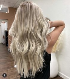 Light Blonde Dimensional Hair, Blonde Dimensional Hair Highlights, Full Blonde Highlights On Blonde Hair, Summer Hair For Blondes, Full Balayage Blonde, Creamy Blonde Hair Highlights, Full Blonde Balayage, Blonde Hair Inspo Summer, Very Blonde Hair