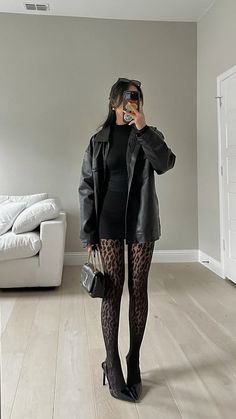 all black ootd leopard tights 🐆🖤 Dark Feminine Summer, Printed Tights Outfit, Leopard Outfits, Fest Outfits, Neue Outfits, Looks Black, Skirt Fits, Outfit Inspo Fall