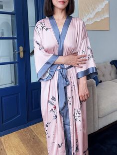 Elegant peach pink bride bridesmaid robe long, luxurious silk dressing gown, ankle length kimono sleeve robe, beachwear cardigan, women print kaftan, silk pyjamas for lady,  full length and loose style, large flower pattern design looks very charming, with ribbon box,  perfect for bridal shower  gift or birthday gift for her. . Style: loungewear women, dressing gown, shawl kimono robe, silk bathrobe, sleepwear, nightgown, pyjamas, nightwear, nighties, beach cover up, cardigan blouse for lady. . Silk Bathrobe, Mothers Gowns, Gown Floral, Robe Silk, Bridesmaid Pjs, Silk Pyjamas, Silk Dressing Gown, Ribbon Box, Plus Size Gowns