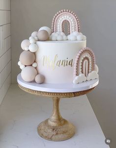 Bolo, cake diferentes Isn’t She Wonderful Birthday Cake, Boho Rainbow Cake Ideas, Tort Baby Shower Girl, Isn’t She Onederful Birthday Cake, Boho Rainbow Baby Shower Cake, Rainbow Cakes For Girls Birthday, Little Miss Onederful Cake, 1 Year Baby Girl Birthday Cake, Boho Cake Ideas Birthday