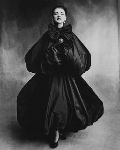 Cristobal Balenciaga Designs, Harem Dress, Vintage Balenciaga, Cristobal Balenciaga, Balenciaga Dress, Irving Penn, Vogue Vintage, Balenciaga Fashion, Sack Dress