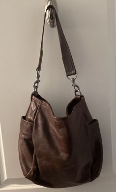 Big Cross Body Bag, Large Bag Outfit, Big Leather Bag, Big Purse, Fashionista Clothes, Cool Fits, Outfit Look