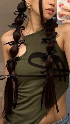 Ribbon hairstyle #ribbon #ribbonaccessories #hairstyles #pigtails #braidedhair #hair Trending Hair, Rave Hair, Y2k Hairstyles, Ribbon Hairstyle, Hair Stylies, James Charles, Hair Stylist Life, Pretty Hairstyles