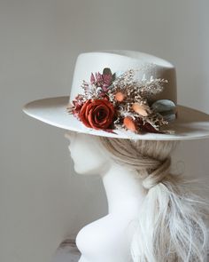 Please allow 7-10  business days to make your order. - Boho Rust Rose Flower Hat Pin (HAT NOT INCLUDED) This is a great addition to any boho wedding. Comes with a safety pin Everlasting preserved / flower pin for a bohemian hat or any type of hat. Perfect flower accessory for the best boho style wedding or any special occasion. Please store your flowers in a cool and dry place away from sunlight and humidity until your special day. If you have any questions just send me a message, and thank you Wedding Dresses With Hats, Boho Wedding Hat, Felt Hat Diy, Wedding Hats For Bride, Cowboy Hat With Flowers, Bohemian Hat, Bohemian Hats, Brown Cowboy Hat, Pin Hat