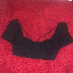 Really Cute Short Sleeve Crop Top! Back Is Secured By Hooking Three Clasps, Really Flattering. Soft Breathable Material, And Linen Like. Love The Fit Just Never Got Around To Wearing It And Now It’s Past The Return Date. So Hopefully Somebody Else Can Enjoy! Black Short Sleeve Crop Top For Evening, Zara Stretch Crop Top For Night Out, Black Stretch Crop Top Blouse, Zara Black Stretch Crop Top, Black Zara Crop Top For Evening, Zara Stretch Blouse For Night Out, Black V-neck Crop Top For Evening, Fitted Black Crop Top For Going Out, Black Stretch Crop Top For Going Out