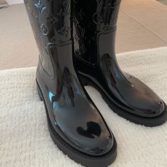 Brand New Louis Vuitton Rain Boots In Size 41 Black Patent Leather Gorgeous Boots. Come With Dust Bag No Box. Never Been Worn. Luxury Patent Leather Boots, Luxury Black Patent Leather Boots, Louis Vuitton Rain Boots, Designer Rain Boots, Gorgeous Boots, Louis Vuitton Boots, Louis Vuitton Shoes, Shoes Brand, Black Patent Leather