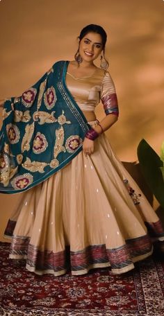 Lehenga For Sisters Wedding, Lehnga Designs Indian Weddings, Wedding Chaniya Choli, Saree Borders, Black Blouse Designs, Best Indian Wedding Dresses, Rajasthani Dress, Simple Lehenga, Navratri Dress