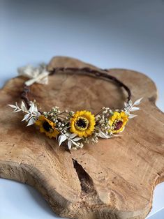 Sunflower Wedding Crown, Sunflower Flower Crown Wedding, Sunflower Crown Wedding, Sunflower Crown, Sunflower Wedding Decorations, Sunflower Hair, Brain Storm, Sunflower Theme, Wreath Natural