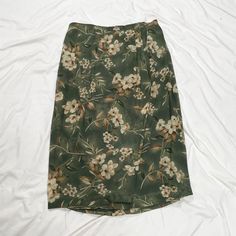 Vintage 1990s midi/maxi green and cream flower skirt. In good condition. Note: I try to match colors as much as possible to pictures but there is a possibility it won't be an exact match. Unless the color is completely incorrect I am unable to offer refunds for this reason. Size: 18W Brand is Amanda Smith II Measurements (taken on garment laid flat): Waist: 39" Hips: 53" Length: 34.5" Fabric: 100% polyester Fashion Definition, Vintage Maxi Skirt, Real Fashion, Cream Flower, Amanda Smith, Match Colors, Flower Skirt, Cream Flowers, Skirt Vintage