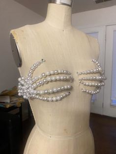 Pearl Bra, Smink Inspiration, Mesh Bra, Fashion Sewing, Costume Design, Diy Fashion, Diy Clothes, Body Jewelry, Fashion Inspo Outfits