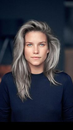 Silver Blonde Hair, Gorgeous Gray Hair, Beautiful Gray Hair, Gray Hair Cuts, Hair Gray, Silver Hair Color, Natural Gray Hair