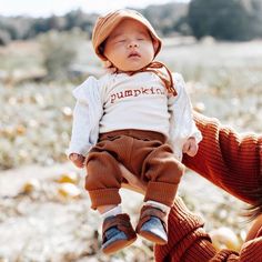 Be still, my heart. ❤ Simple, sweet and super soft, we can't wait to see all your little ones in their Fall #ootd! Baby Fashion Newborn, Heart Simple, Newborn Bodysuit, Fall Ootd, Pumpkin Patch Outfit, Typewriter Font, Baby Boy Onesies, Organic Baby Clothes, Organic Cotton Baby