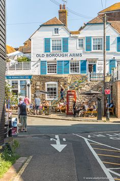 Pub in Rye, East Sussex England Beaches, England Countryside, Kent England, Countryside Wedding, Countryside House