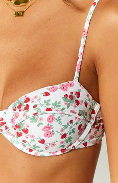 9.0 SWIM Bianca Strawberry Floral Bikini Top – Beginning Boutique US Cute Floral Bikinis, Cute Swimsuits For Teens Bikinis, Cute Bikinis For Teens Summer, Cute Swimming Suits, Aesthetic Bikinis, Floral Bikinis, Modest Bathing Suit, Paisley Sweater, Swimsuit Inspo