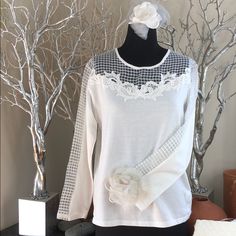 Beautiful Lace Shirt White Long Sleeve Blouse With Floral Applique, Elegant Spring Blouse With Floral Applique, Elegant Long Sleeve Tops With Floral Applique, Elegant Blouse With Floral Applique For Spring, Cream Tops For Fall Wedding, Cream Tops For Wedding In Fall, Spring Wedding Crew Neck Top, Spring White Blouse With Floral Applique, White Floral Applique Blouse For Spring