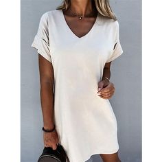 Saison:Sommer,Frühling; Stoff:Spandex; Ärmellänge:Kurzarm; Pflegetipps:Maschinenwäsche; Geschlecht:Damen; Stil:Modern,Modisch,Aktiv; Elastizität:Mikro-elastisch; Anlass:Ausgehen,Täglich,Urlaub,Wochenende,Outdoor; Passform:Lockere Passform; Kleiderarten:Schlichtes Kleid,Lockeres Kleid,Sommerkleid,Sweatkleid; Muster:Glatt; Design:Lose; Ausschnitt:V Ausschnitt; Titelseite:FF; Kotierung:02/17/2023; 2024 Trends:2023; Brust:; Länge:; Schulter Breite:; US:; UK:; EU:; Kleid Länge Typ:Minikleid Loose Summer Dress, Robes Glamour, V Neck Mini Dress, Dress T Shirt, Plain Dress, Shop Accessories, Mini Dress Casual, Necklines For Dresses, White Shirt Dress