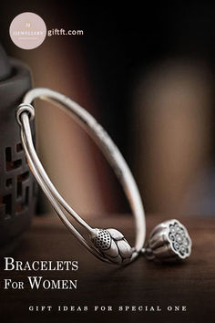 Women's sterling silver bracelet featuring a lotus pendant, symbolizing purity and brilliance, with an adjustable design for a perfect fit. Womens Sterling Silver Bracelets, Leather Bracelets Women, Lotus Pendant, Mens Bracelet Silver, The Lotus, The Hope, Name Bracelet, Elegant Woman, Silver Bracelets