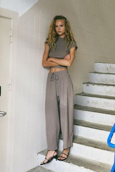 TAPERED TEXTURED PANTS - Mink | ZARA United States Zara Loungewear, Fitted Midi Skirt, Halter Vest, Skirts Midi High Waisted, Flowy Pants, Athleisure Fashion, Linen Blouse, Fitted Trousers, Oversized Blazer