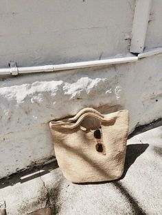 Perfect Beach Bag, Capricorn Women, Parisian Chic Style, Spring Inspo, Minimal Photography, Effortless Beauty, Summer Linen, Spring Aesthetic, Parisian Chic