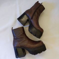 Retro Platform Boots, Shoes From The 90s, 90s Platform Boots, 70s Shoes, 90s Boots, 90s Shoes, Retro Heels, Leather Platform Boots, Dr Shoes