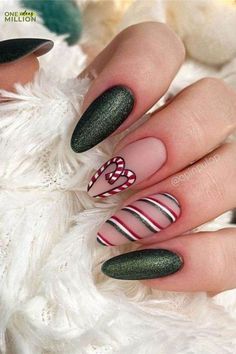 Christmas Nail Designs Easy, Christmas Nails Diy, Nail Art Noel, Christmas Nail Ideas, Festive Nail Art, Cute Christmas Nails, Christmas Nails Easy, Christmas Gel Nails, Holiday Nail