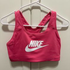 Size Medium Spring Athleisure Activewear For Sports Events, Spring Letter Print Activewear, Spring Letter Print Sportswear, Pink Letter Print Activewear For Sports, Casual Sports Bra For Light Sports With Athletic Fit, Spring Athleisure Sports Bra For Sports Events, Medium Support Sports Bra For Spring, Sporty Letter Print Sports Bra, Spring Racerback Sports Bra