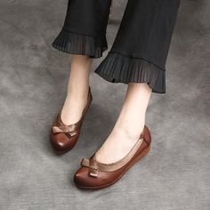 Gender: Women Item Type: Shoes Main Material: Cow Leather Style: Casual, Classic, Vintage Season: Spring, Summer, Autumn Heel Type: Flat Upper Material: Cowhide Outsole Material: Rubber Heel Height: Low Heel (3 cm) Color: Brown, Coffee Size:35,36,37,38,39,40 Size Length cm inch 35 22.5 8.86 36 23 9.06 37 23.5 9.25 38 24 9.45 39 24.5 9.65 40 25 9.84 Coffee Sizes, Brown Coffee, Leather Style, Rubber Heels, Classic Vintage, Low Heels, Leather Fashion, Cow Leather, Casual Shoes