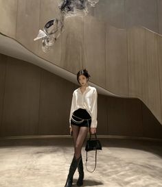 Silk Suit Women, Black Ulzzang Outfit, Douyin Outfits Black, Douyin Elegant Outfit, All Black Outfit Douyin, Acubi Stage Outfits, Korean Girl Fashion, Kpop Fashion Outfits