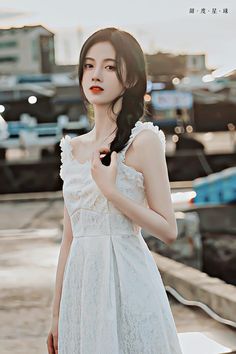 Koren Dp, Fashion Terms, Ju Jingyi, Girl Short Hair, Crop Top Outfits