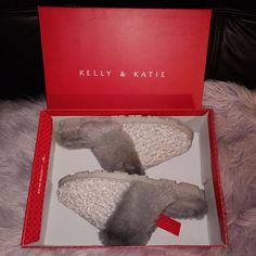 Kelly & Katie "Kennedy Chenille Scuff Slipper" In Gray And White Knit Fabric Upper With Some Silver Highlights Woven In, And Faux Fur Inner Lining For Extra Warmth. Slippers Feature A Rounded Toe, Padded Footbeds, And Durable Rubber Hard-Soles, For Indoor And Outdoor Wear. New In Box. No Flaws. *Smoke-Free, Pet-Friendly Home White Slip-on Synthetic Slippers, Silver Slippers, Pom Pom Slippers, Foam Slippers, Silver Highlights, Pink Slippers, Faux Fur Slippers, Fuzzy Slippers, Warm Slippers