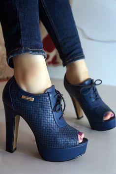 Women's shoes Blue High Heels, Black High Heel Boots, Chique Outfits, Fabulous Shoes, Hot Shoes, Crazy Shoes, Pretty Shoes, Dream Shoes, Womens Ankle Boots