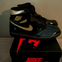 Nike Air Jordan 1 Retro Black Metallic Gold 2020 Size 9.5 Ds Gold Jordan 1, Black And Yellow Jordans, Jordan 1 Mid White Metallic Gold Obsidian, Jordan 1 Yellow And Black, Black And Gold Air Jordans, Air Jordan 1 Retro, Jordans For Men, Black Metallic, Air Jordan