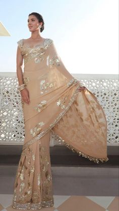 Elegant Saree Classy, Indian Saree Blouses Designs, Manish Malhotra, Indian Bridal Outfits, Saree Trends