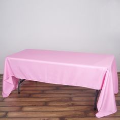 Give your plain and lackluster tables a fresh festive look with these premium quality Polyester Tablecloths. Crafted from high grade polyester with seamless finish, these Rectangle Tablecloths will dress your tables to the nines. Perfect for high-end events and celebrations, these stylish linens are ideal to add a dash of sophistication to your daily dining as well. Party Restaurant, Linen Wedding, Thanksgiving Dinner Table, Kitchen Tablecloths, Table Overlays, Rectangle Tablecloth, Easter Decorations Outdoor, Restaurant Tables, Wedding Linens